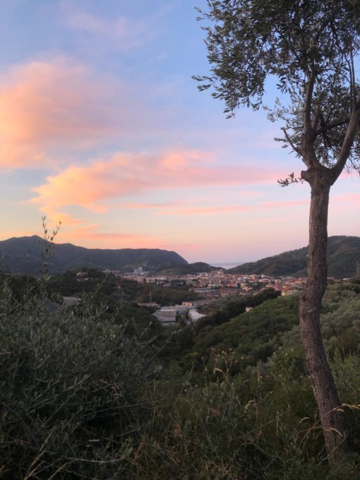 Sestri Levante, prosegue la pulizia delle cunette stradali