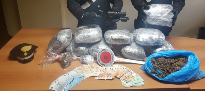 Tre arresti per traffico internazionale, detenzione e vendita di stupefacenti