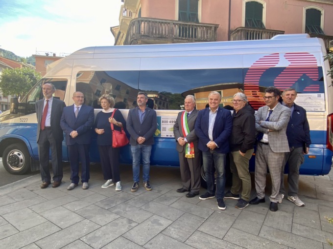 Un “bus a chiamata” a Borzonasca