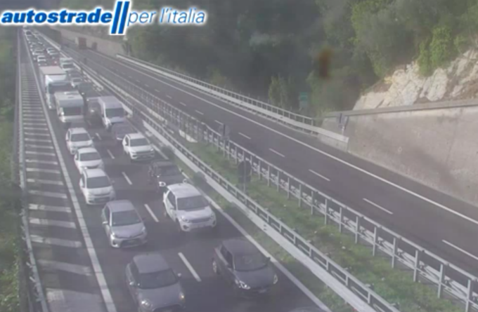 Incidente in A12, 5 chilometri di coda