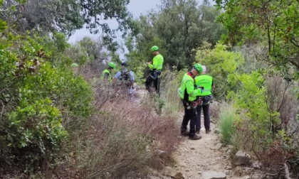 Cade a Punta Manara, donna recuperata dal Grifo