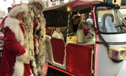 In piazza Mazzini sono già arrivati...Babbo e Mamma Natale!