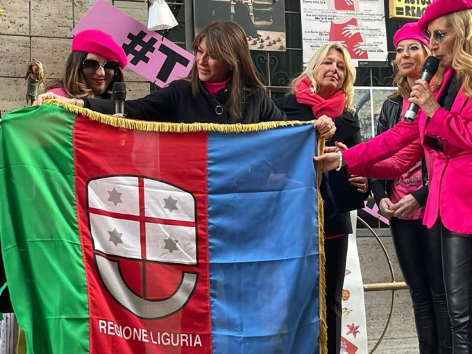 Happening Pink, contro la violenza oggi in Piazza De Ferrari