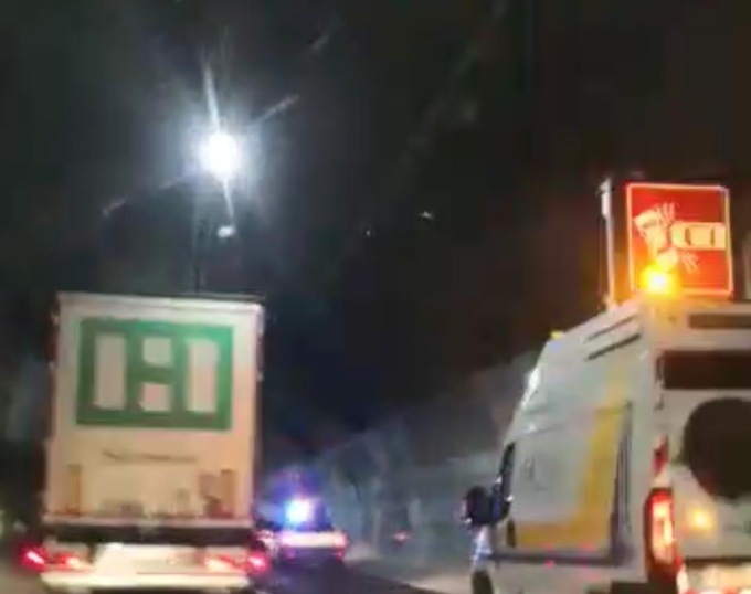 Veicolo in avaria, lunghe code in autostrada
