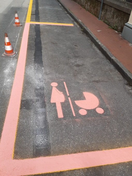 Santa, in arrivo parcheggi rosa…anche per i papà