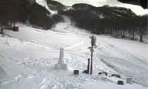 Prima neve al Prato della Cipolla, tornano gli artisti del fallo