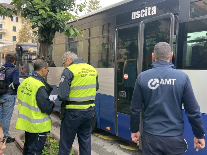 AMT in azione: 419 passeggeri controllati a Recco