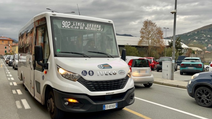 Chiavari, bus gratuito 902: prima corsa della sperimentazione con fermata a Caperana