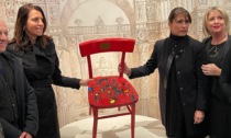 Violenza donne, 16 sedie rosse come "monito" in Liguria