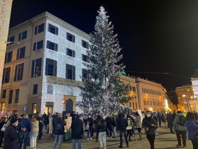 Anticipata l’accensione dell’albero di Natale in piazza De Ferrari