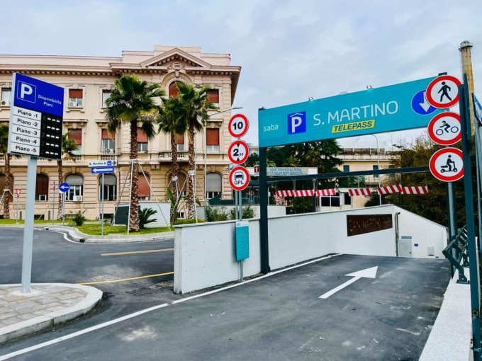 Nuovo parcheggio a 2.20 all’ora all’ospedale San Martino, scatta la protesta