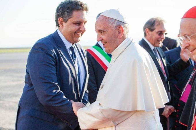 Gli auguri di Toti a Papa Francesco: “Lo aspettiamo in Liguria”