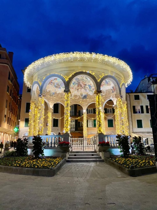 Magico Natale, i nostri Comuni illuminati a festa: le foto