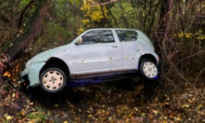 Esce di strada con la sua auto a Botasi