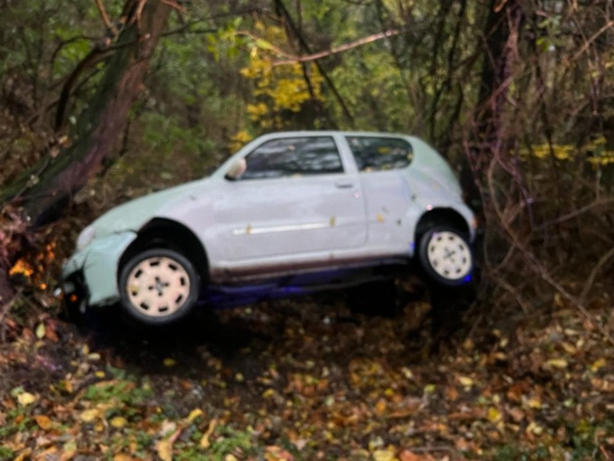 Esce di strada con la sua auto a Botasi