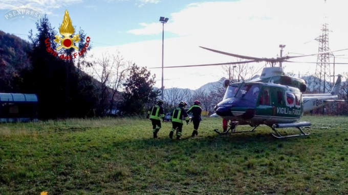 Bimba investita da un’auto