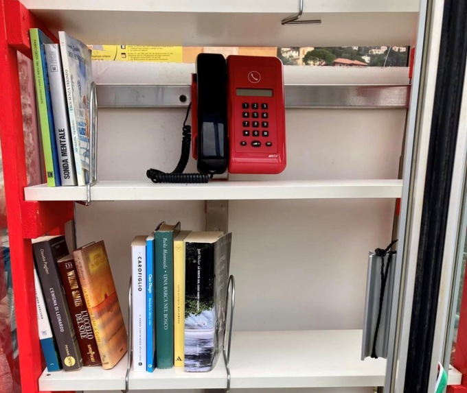 Da cabina telefonica a… “punto book-crossing”
