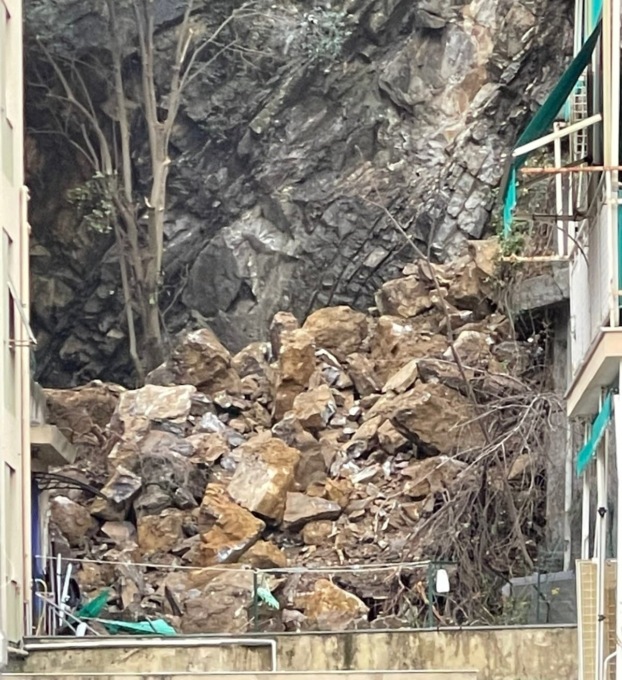 Frana a Genova, intervento per evacuare una palazzina