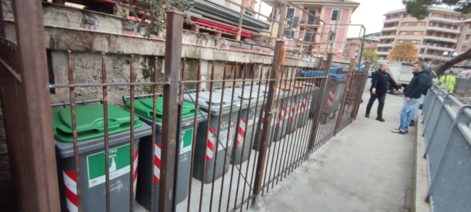Cinghiali in città, Recco recinta i cassonetti