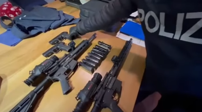 Genova, denunciati i promotori del gruppo no-vax “guerrieri ViVi”