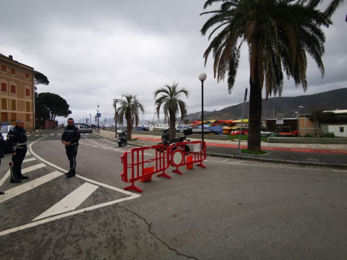 Mareggiata a Sestri Levante, chiusi via Pilade Queirolo e lungomare Descalzo