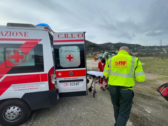 Incidente a San Salvatore: un uomo in elisoccorso al San Martino