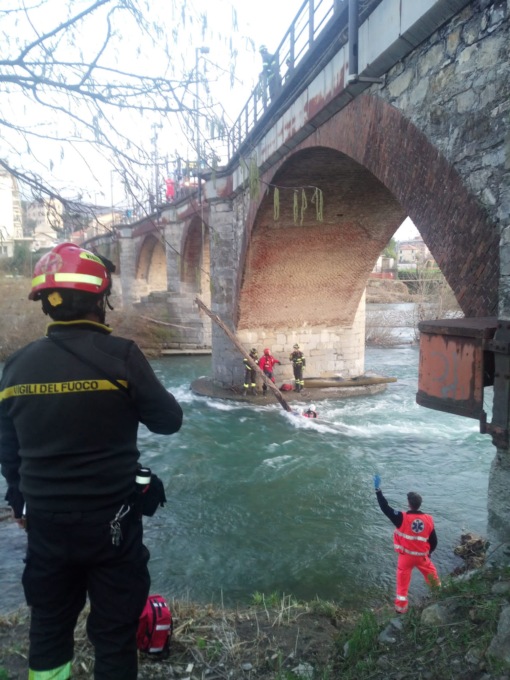 È mancato Andrea, il canoista rimasto incastrato sotto il ponte dell’Entella
