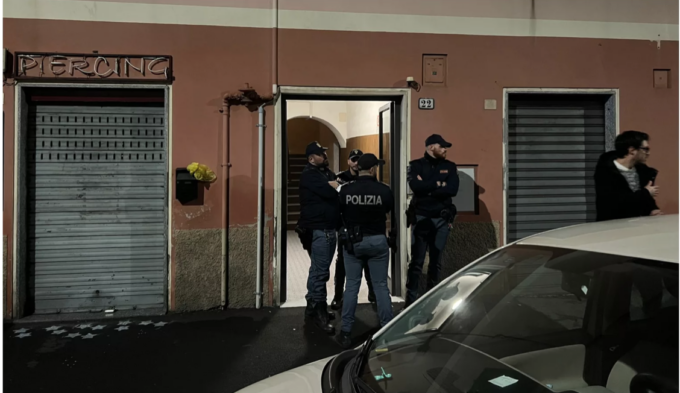 Tragedia a Genova: spara alla compagna e poi si suicida