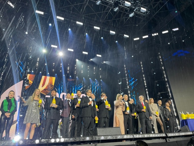 Trentamila persone in piazza al Capodanno di Genova trasmesso da Canale 5