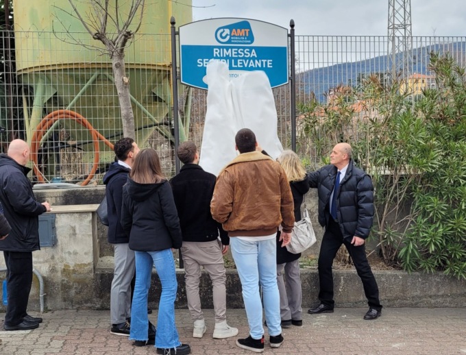 Intitolata a Giuseppe Pezzi la rimessa Amt di Sestri Levante