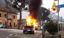 Auto in fiamme a Ruta di Camogli
