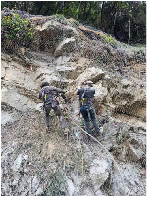 Partono oggi i lavori alla scarpata rocciosa a monte di via Verzemma