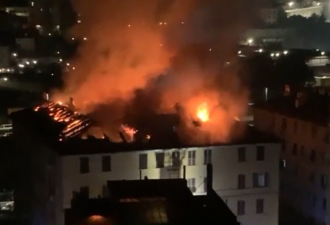 Spaventoso incendio a Genova