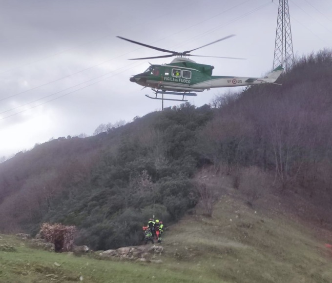 Infortunio sul sentiero per Caravaggio, interviene l’elicottero