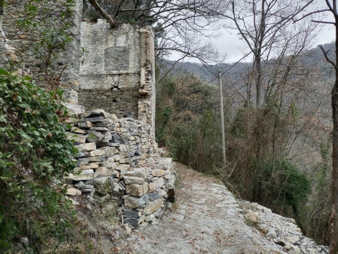 Sarà sistemato il muro in pietra che collega Sant’Andrea di Rovereto e Campodonico