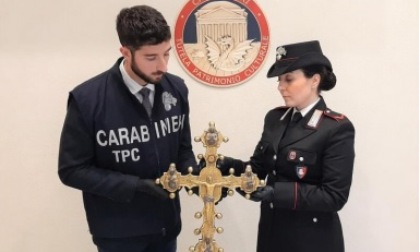 Oggi i Carabinieri di Genova restituiscono la Croce rubata alla Basilica di San Marco a Roma