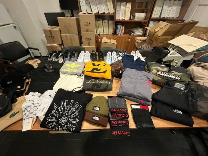 Nuovo sequestro di merce contraffatta nel porto di Genova