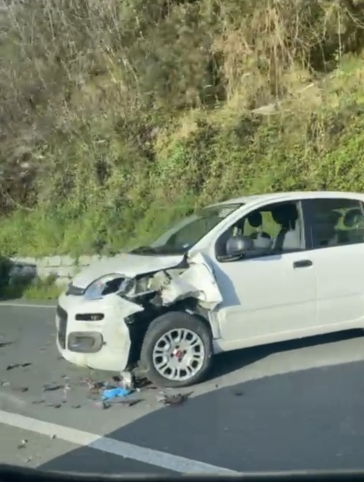 Tamponamento a San Colombano, una bimba ferita