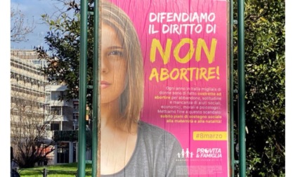 Manifesti pro maternità, Pro Vita e Famiglia: "È un nostro diritto"