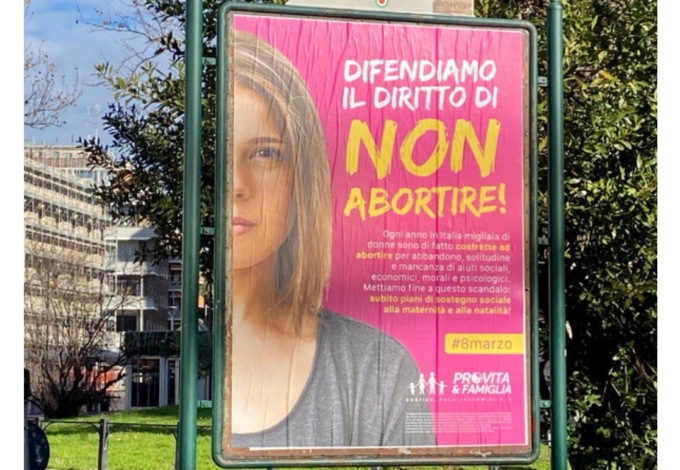 Manifesti pro maternità, Pro Vita e Famiglia: “È un nostro diritto”