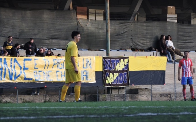 Il portiere fa autogol su punizione e l’arbitro convalida: ma è un errore tecnico