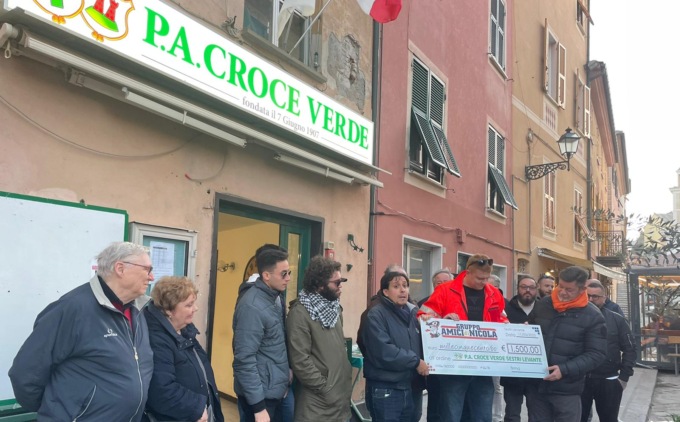 Libro del Sestri Levante di Nicola Caranza, ieri la donazione alla Croce Verde