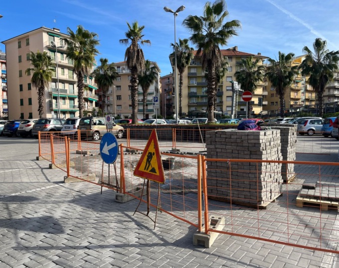 Al via la sistemazione di piazzale della Franca