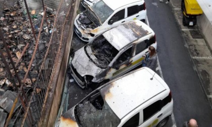 A fuoco tre auto delle Poste