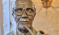 Una statua di Sandro Pertini in municipio fino al prossimo 21 aprile