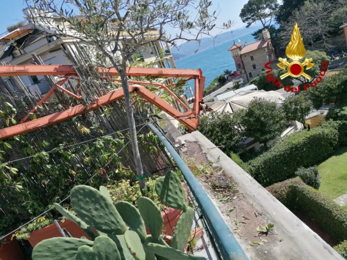 Gru crollata a Santa Margherita, recuperati i beni di primaria importanza