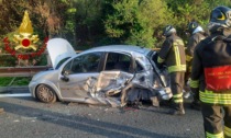 Incidente tra furgoncino e due auto sulla A12