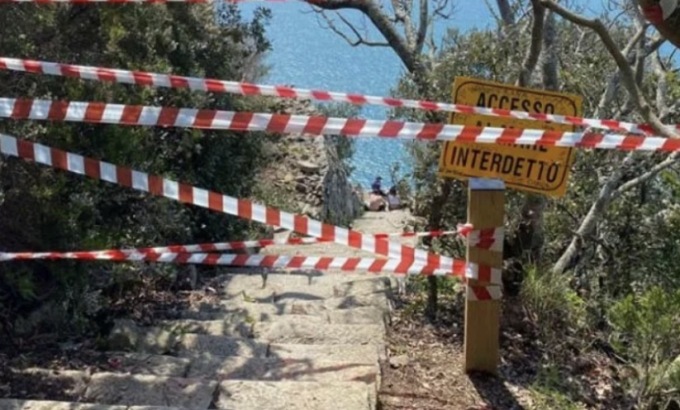 Frana sulla scalinata di Monesteroli, chiuso il percorso
