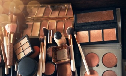 Rubano 2mila euro di prodotti cosmetici, denunciati 4 sudamericani