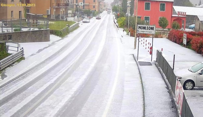 Il ritorno del freddo: Tigullio sotto la grandine, neve in Val d’Aveto